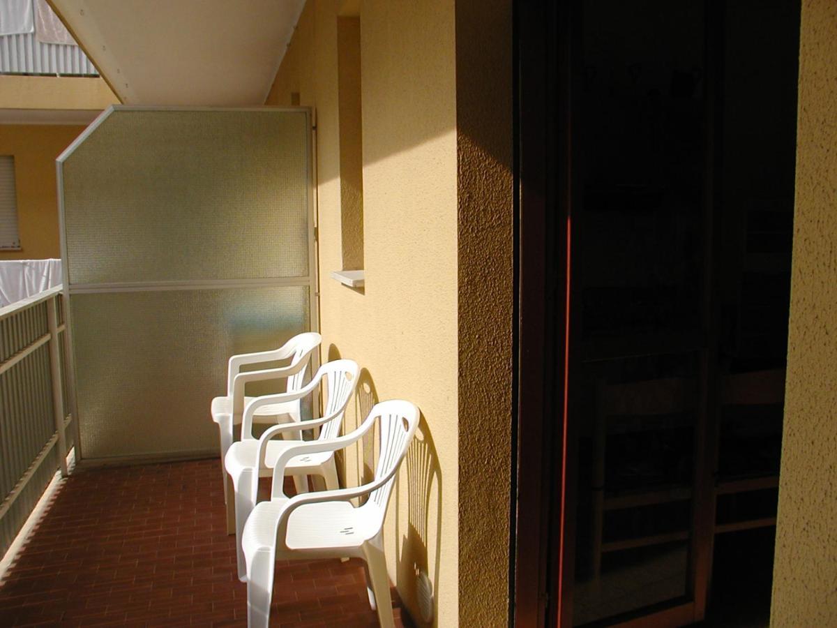 Residence Valbella Con Piscina Бибионе Экстерьер фото