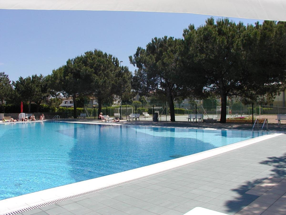 Residence Valbella Con Piscina Бибионе Экстерьер фото