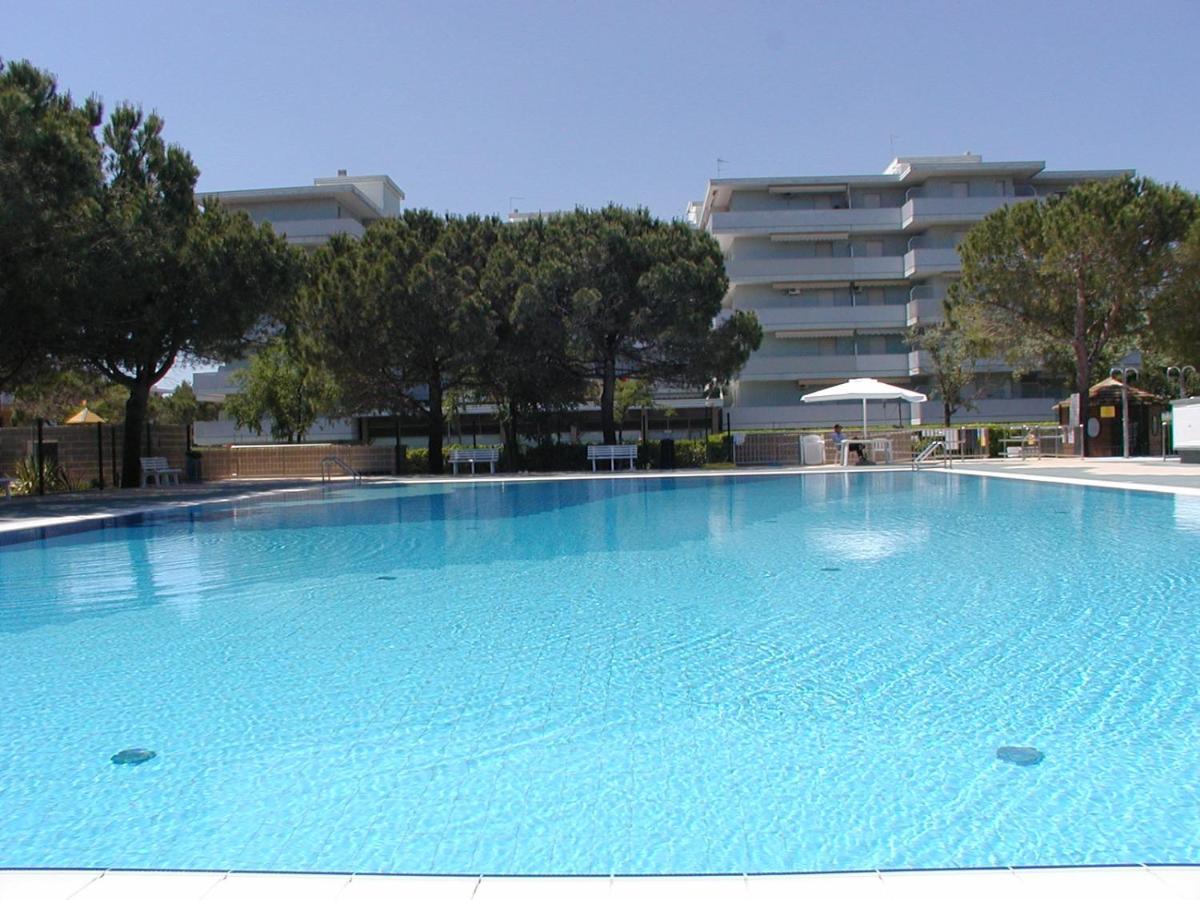 Residence Valbella Con Piscina Бибионе Экстерьер фото