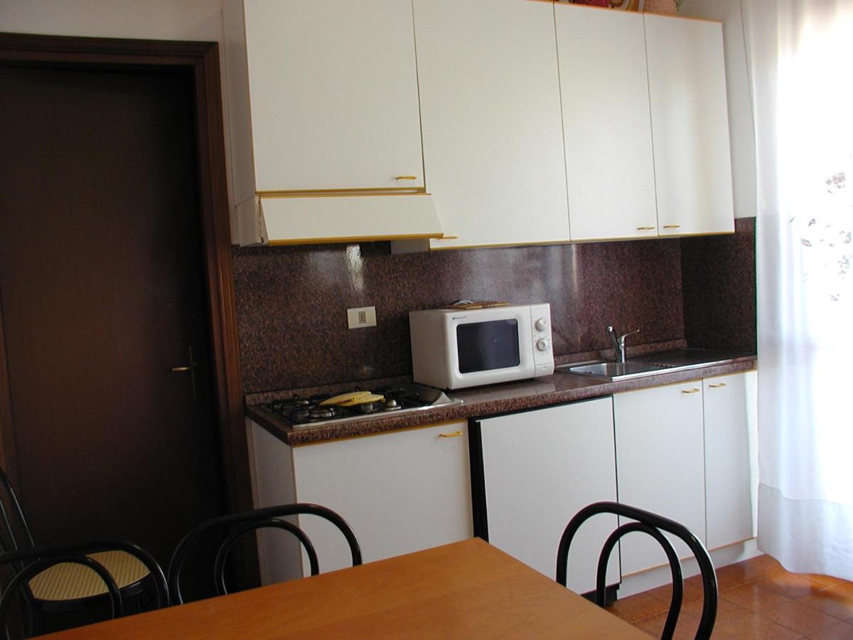 Residence Valbella Con Piscina Бибионе Экстерьер фото