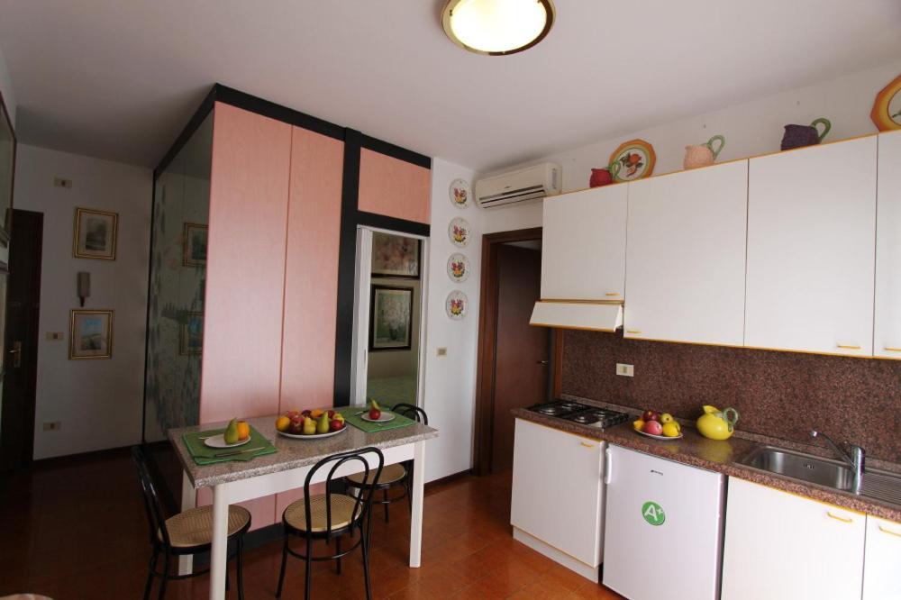 Residence Valbella Con Piscina Бибионе Экстерьер фото