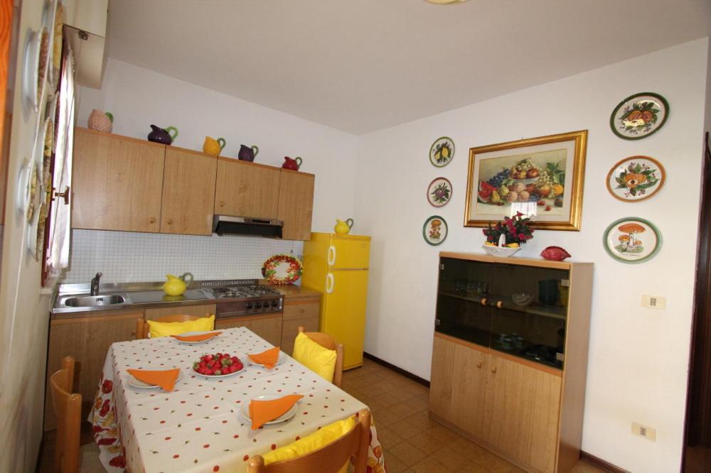 Residence Valbella Con Piscina Бибионе Экстерьер фото
